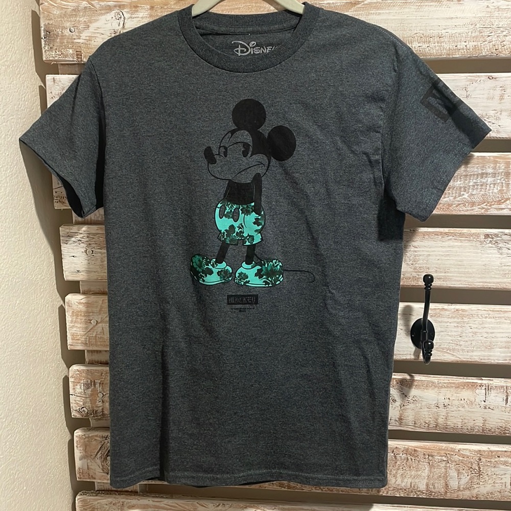 🔥🔥 (3/$20) Disney by Neff Hawaii Mickey Mouse dark gray men’s shirt size Small